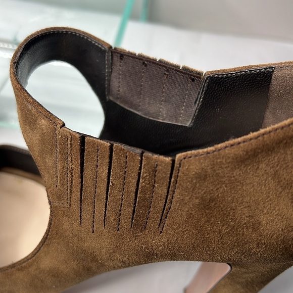 PRADA Sz 40 Brown Suede Rubber Platform Peep Toe Elastic Mary Jane 3.5” Heels - Picture 11 of 15